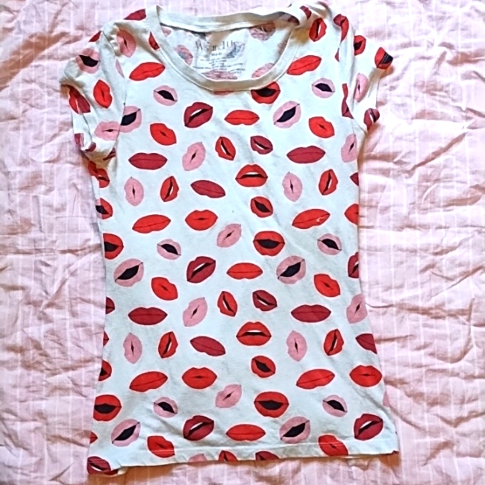 Shirt with lips on it
